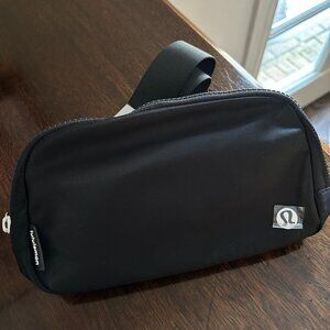 Lululemon Everywhere Belt Bag BNWT